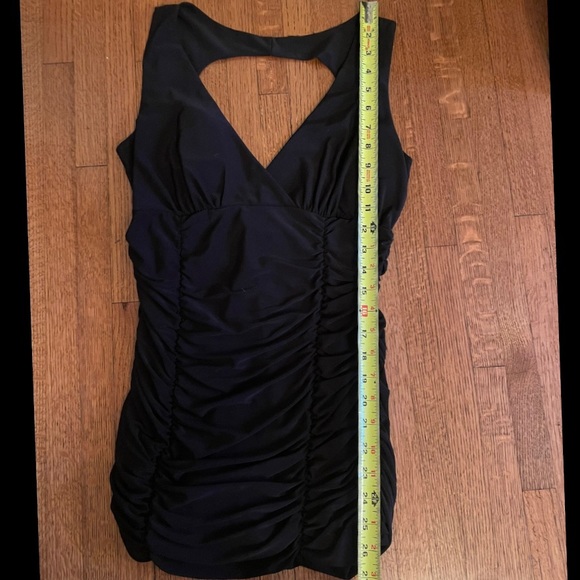 Deep Rouched V-Neck Bodycon Top - Picture 11 of 11